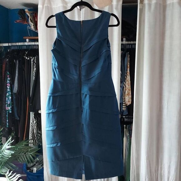 Adriana Papell Size 8 Blue Wave Design Sleeveless Dress – Elegant Cocktail/Eveni - Picture 2 of 4